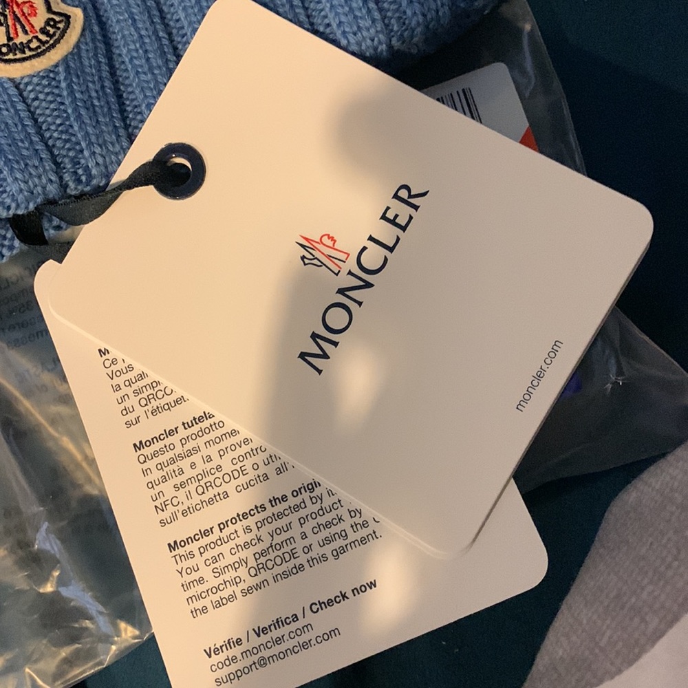 Moncler hat - Picture 3 of 4